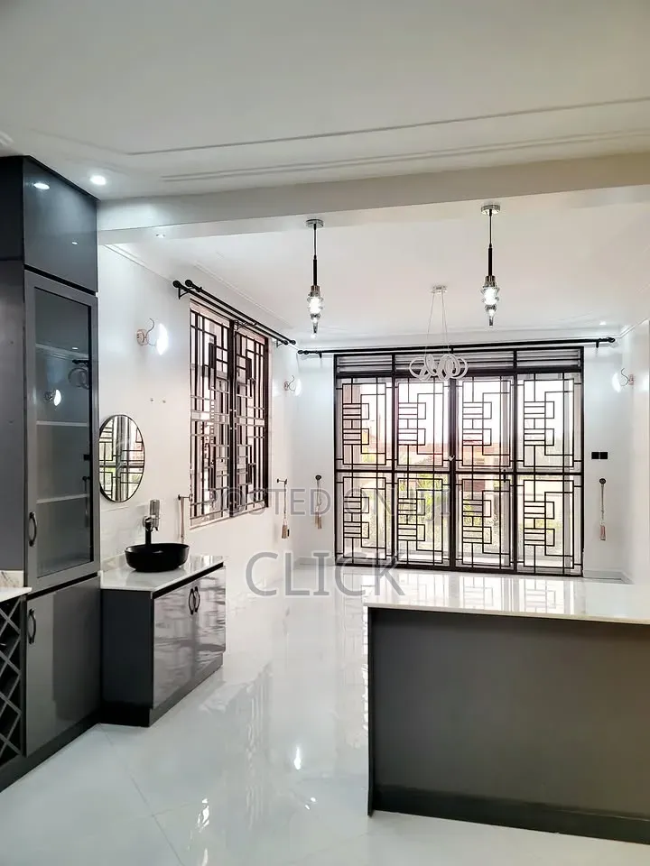 5bdrm Duplex in Muyenga, Makindye for rent in Makindye