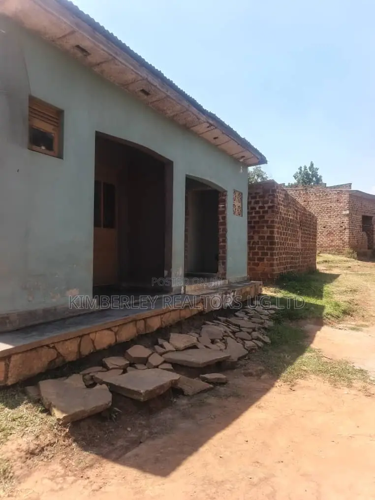 ๐ฅ๐ฅ Commercial Property for Sale in Wakiso Namuseera! ๐ฅ๐ฅ in Division A