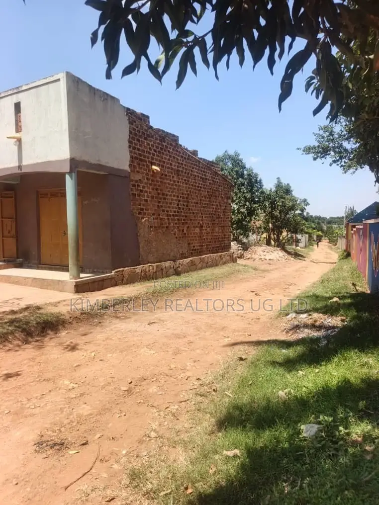 ๐ฅ๐ฅ Commercial Property for Sale in Wakiso Namuseera! ๐ฅ๐ฅ in Division A
