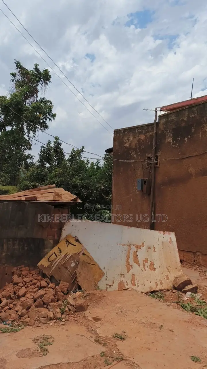 🔥🔥 14 Shops for Sale in Bombo Road, Kawempe! 🔥🔥 in Kawempe