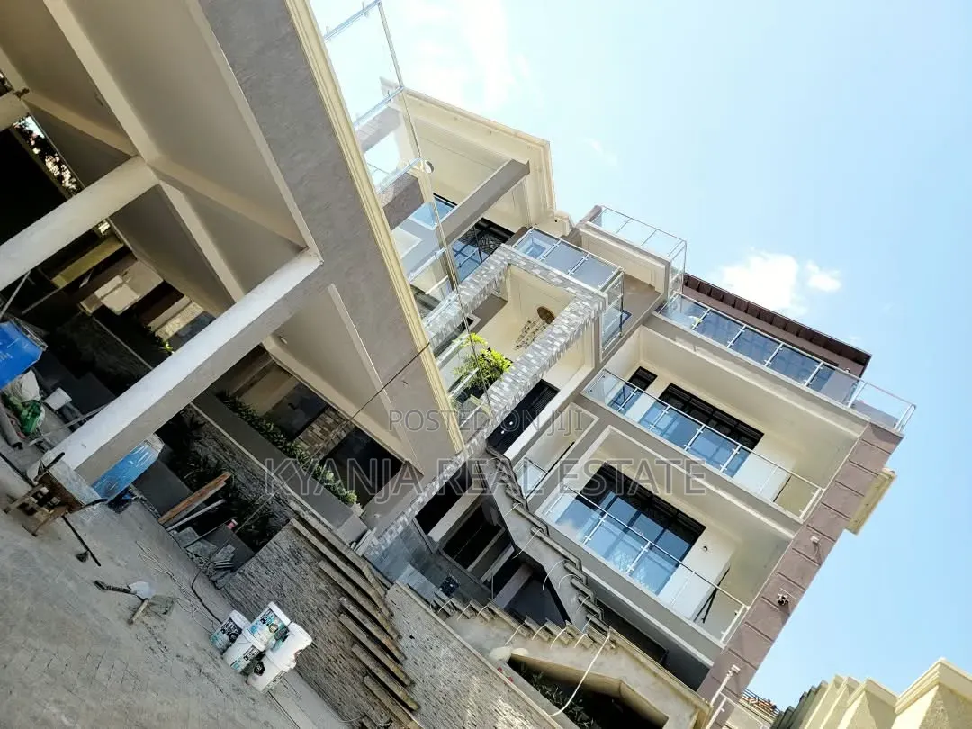 7bdrm Mansion in Lubowa Estates, Wakiso / Wakiso for sale in Wakiso / Wakiso