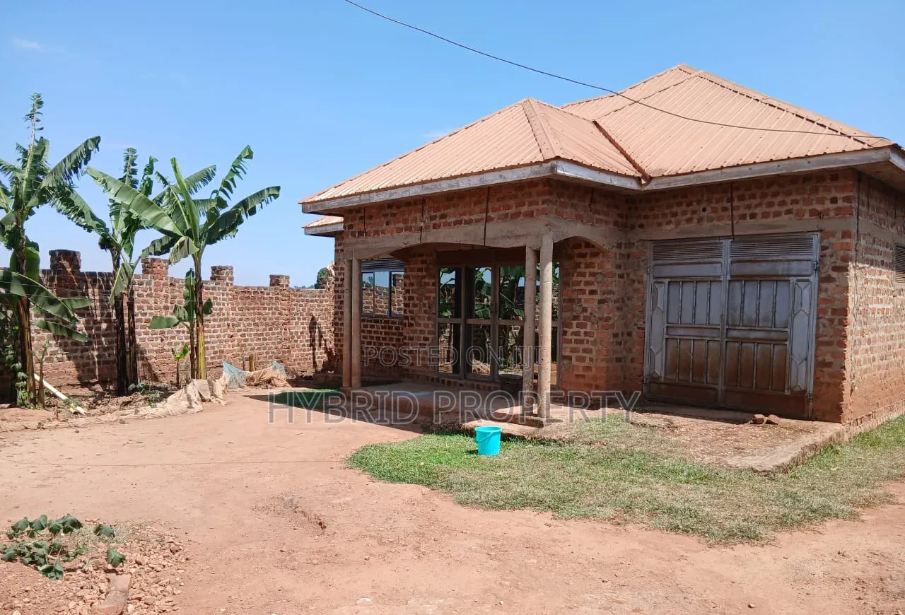 3bdrm House in Namusera~Kakunyu for sale in Wakiso / Wakiso