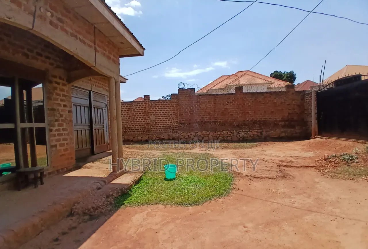 3bdrm House in Namusera~Kakunyu for sale in Wakiso / Wakiso