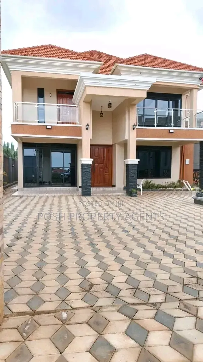 4bdrm Duplex in Kitende, Central Division for rent in Central Division
