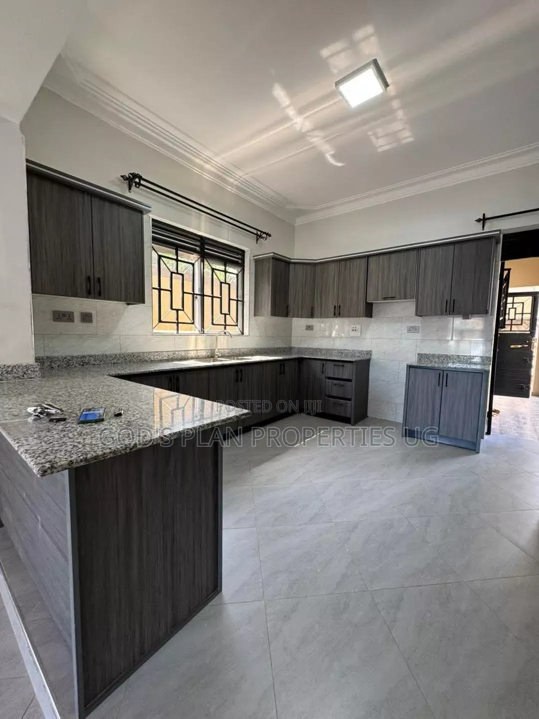 3bdrm Apartment in Mbuya Bugolobi, Central Division for rent in Central Division