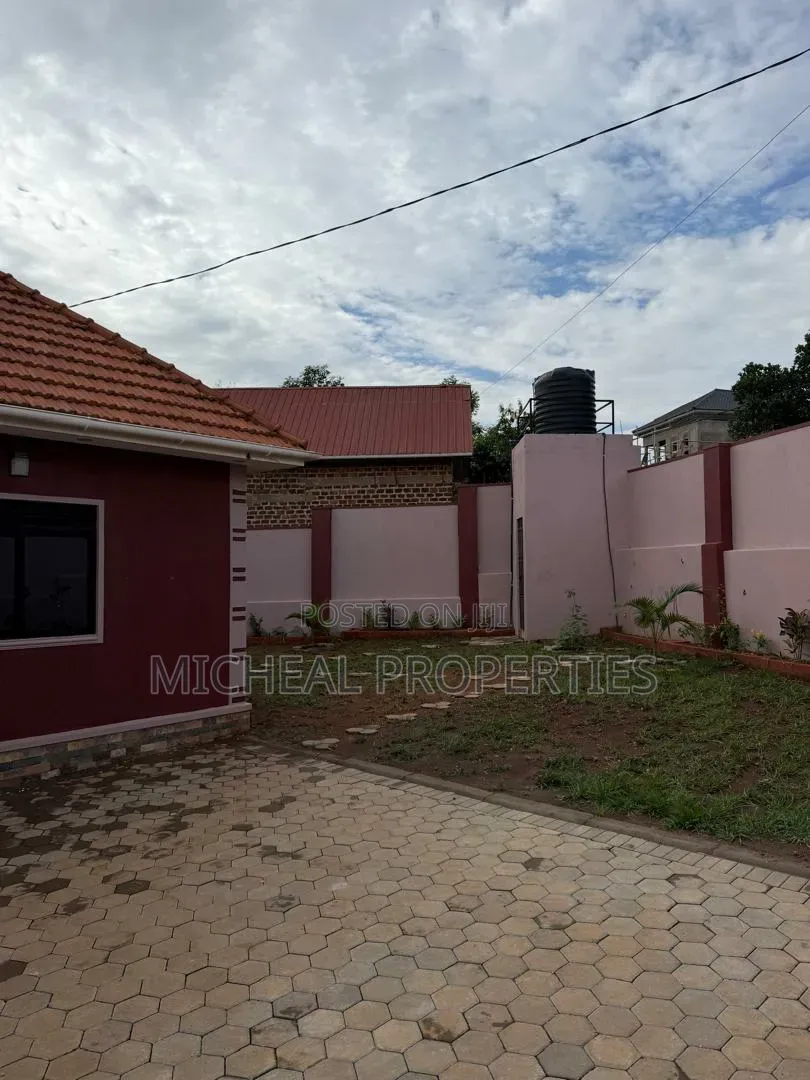3bdrm House in Kira Nabusugwe Nsasa, Kawempe for sale in Kawempe