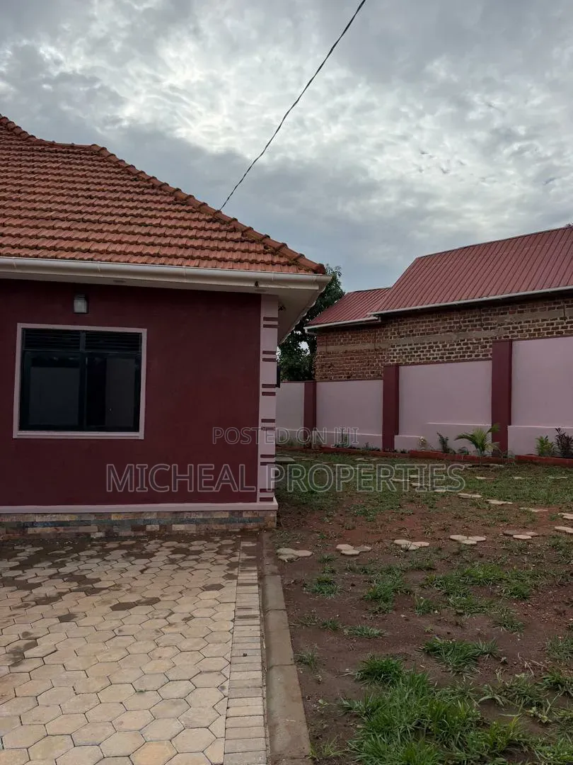 3bdrm House in Kira Nabusugwe Nsasa, Kawempe for sale in Kawempe