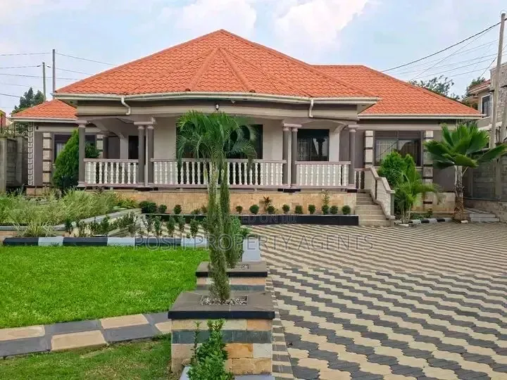 4bdrm Bungalow in Lweza, Central Division for rent in Central Division
