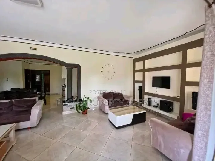 4bdrm Bungalow in Lweza, Central Division for rent in Central Division