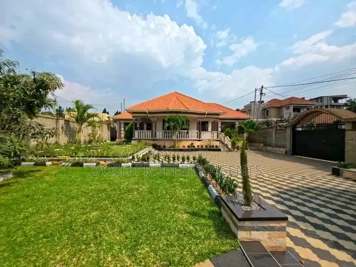 4bdrm Bungalow in Lweza, Central Division for rent in Central Division