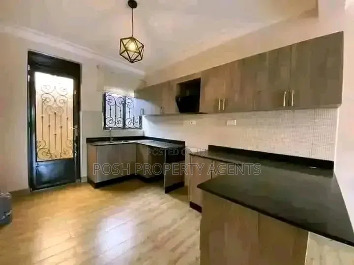 4bdrm Duplex in Lweza Entebbe Road, Central Division for rent in Central Division