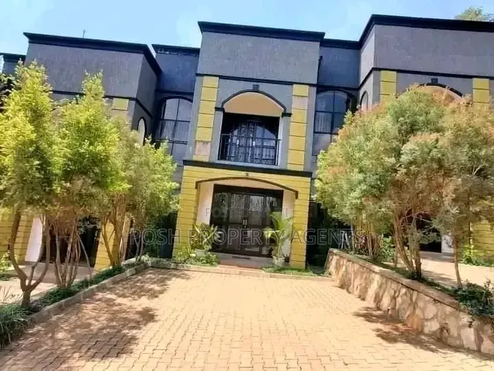4bdrm Duplex in Lweza Entebbe Road, Central Division for rent in Central Division