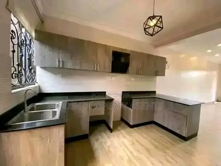 4bdrm Duplex in Lweza Entebbe Road, Central Division for rent in Central Division