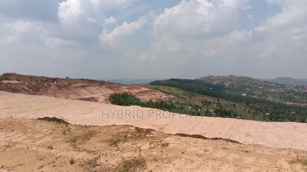 40Acres of Land for Sale at Katende Hill View Along Masaka Road. in Kiringente