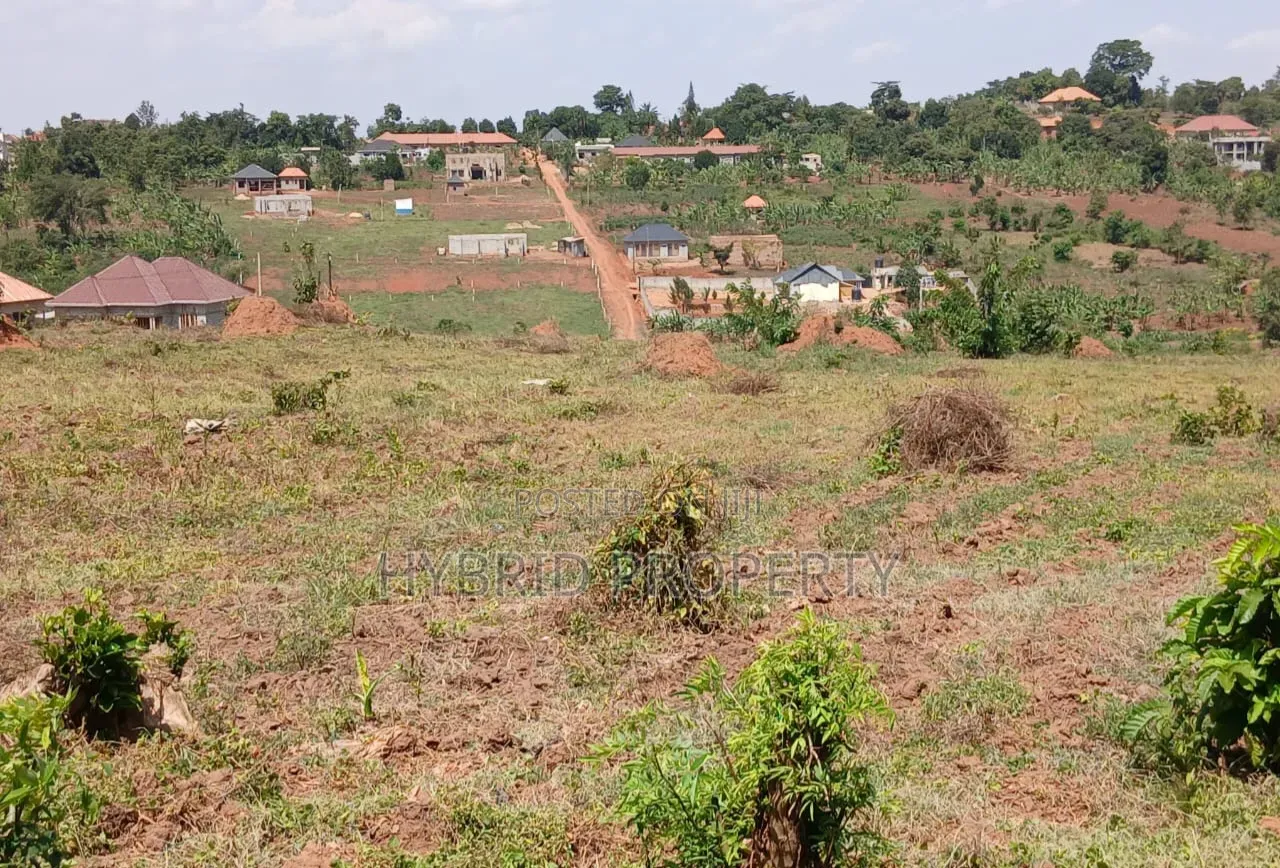 Prime Plots for Sale at Namusera~Kakunyu Kulya Show Estate~Hoima Road in Wakiso / Wakiso
