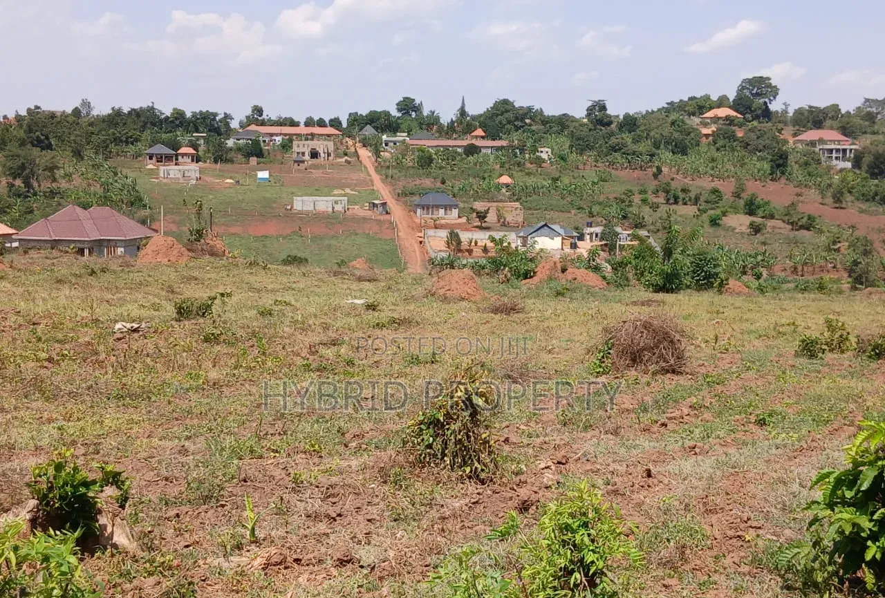 Prime Plots for Sale at Namusera~Kakunyu Kulya Show Estate~Hoima Road in Wakiso / Wakiso