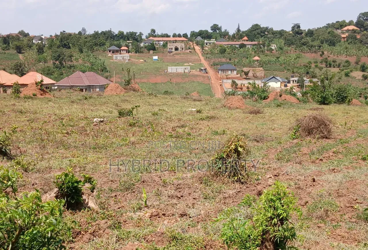 Prime Plots for Sale at Namusera~Kakunyu Kulya Show Estate~Hoima Road in Wakiso / Wakiso