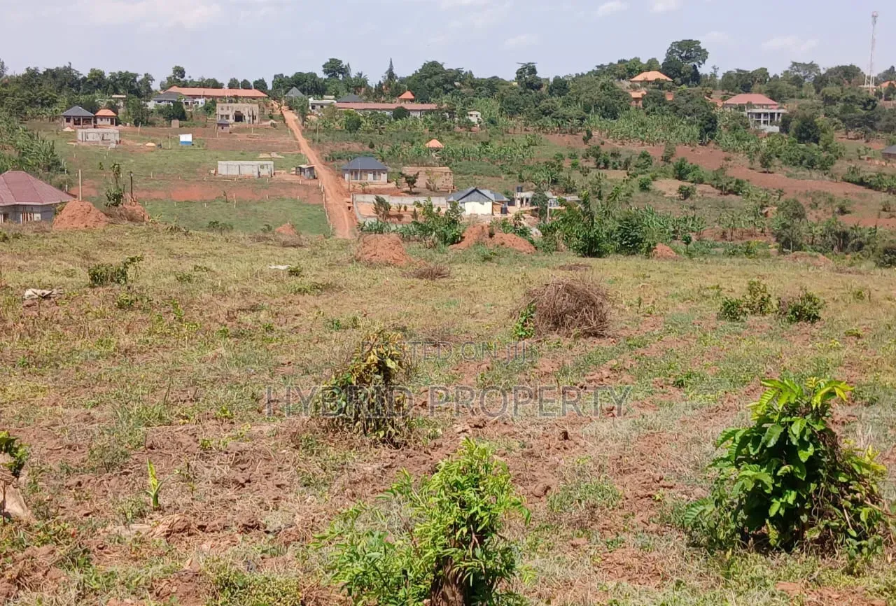 Prime Plots for Sale at Namusera~Kakunyu Kulya Show Estate~Hoima Road in Wakiso / Wakiso