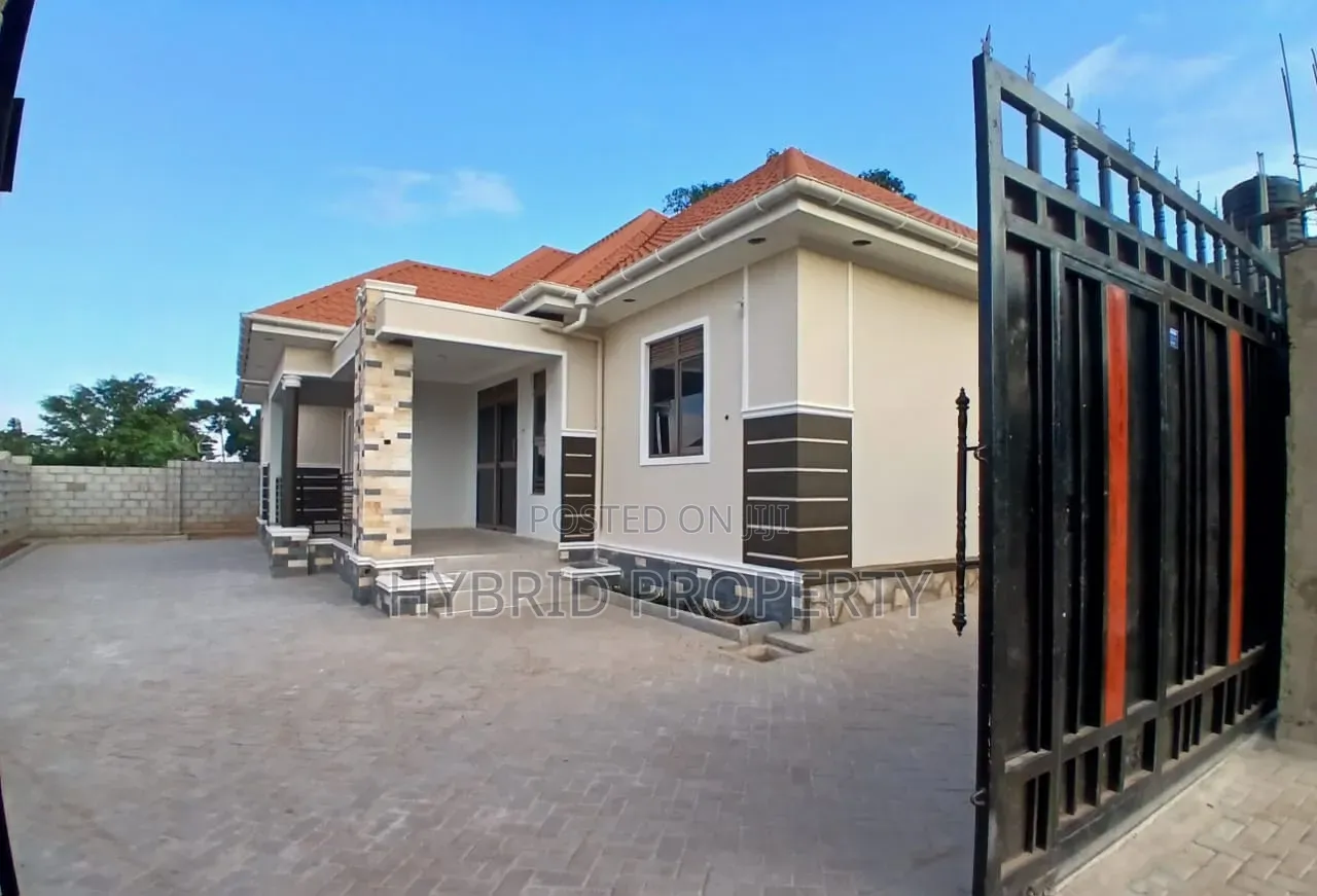 4bdrm Apartment in Wakiso Town Along for sale in Wakiso / Wakiso