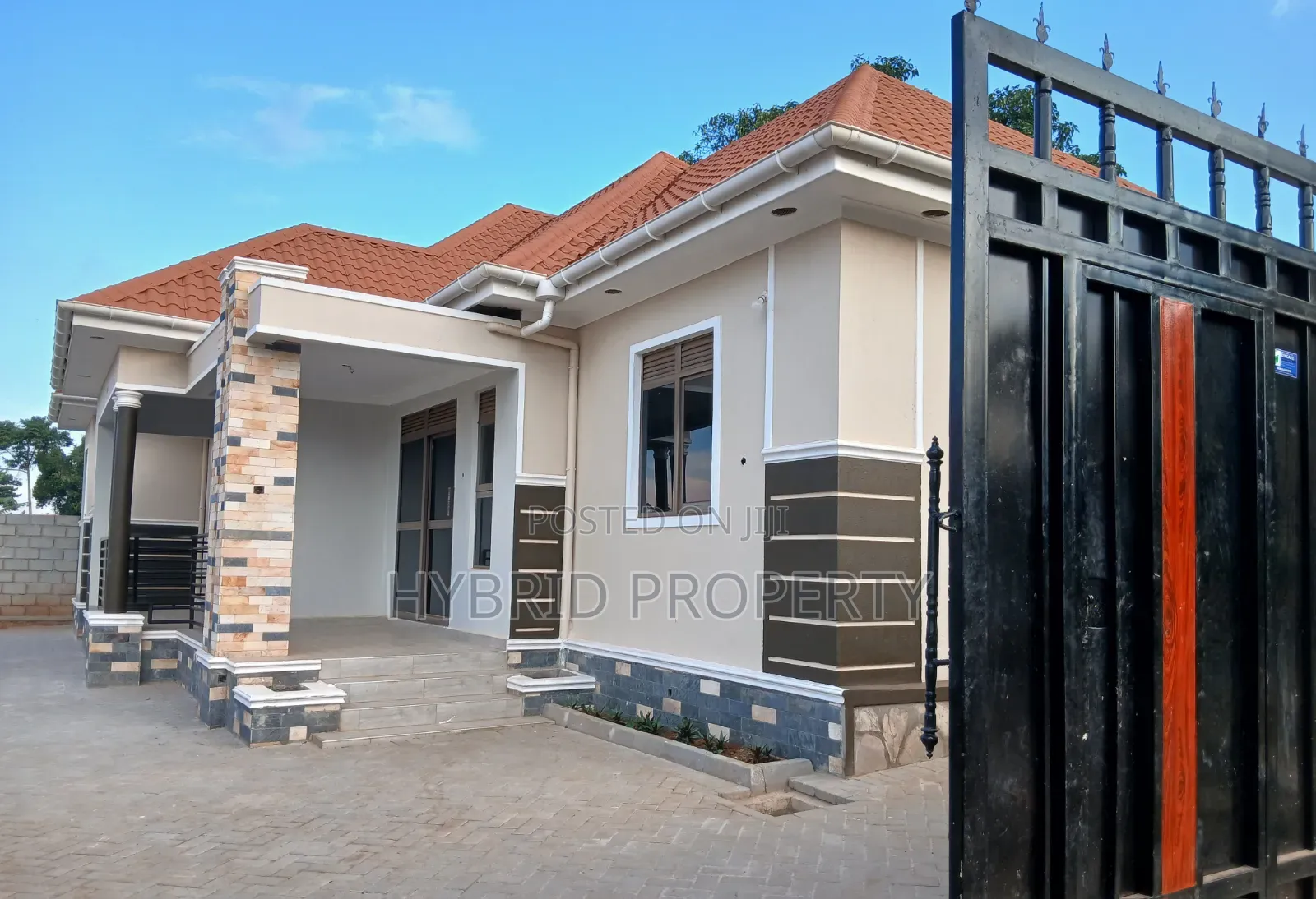 4bdrm Apartment in Wakiso Town Along for sale in Wakiso / Wakiso