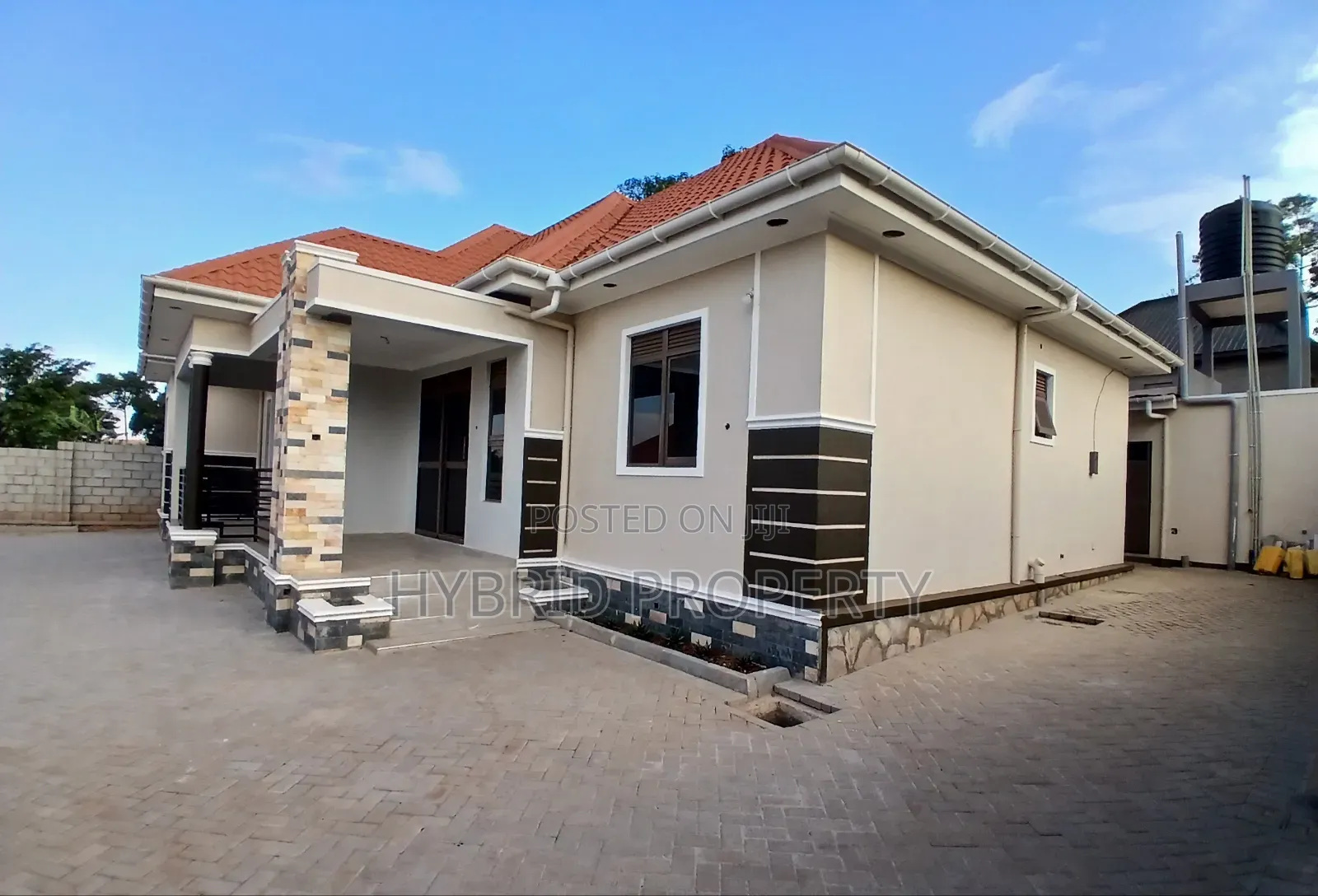 4bdrm Apartment in Wakiso Town Along for sale in Wakiso / Wakiso