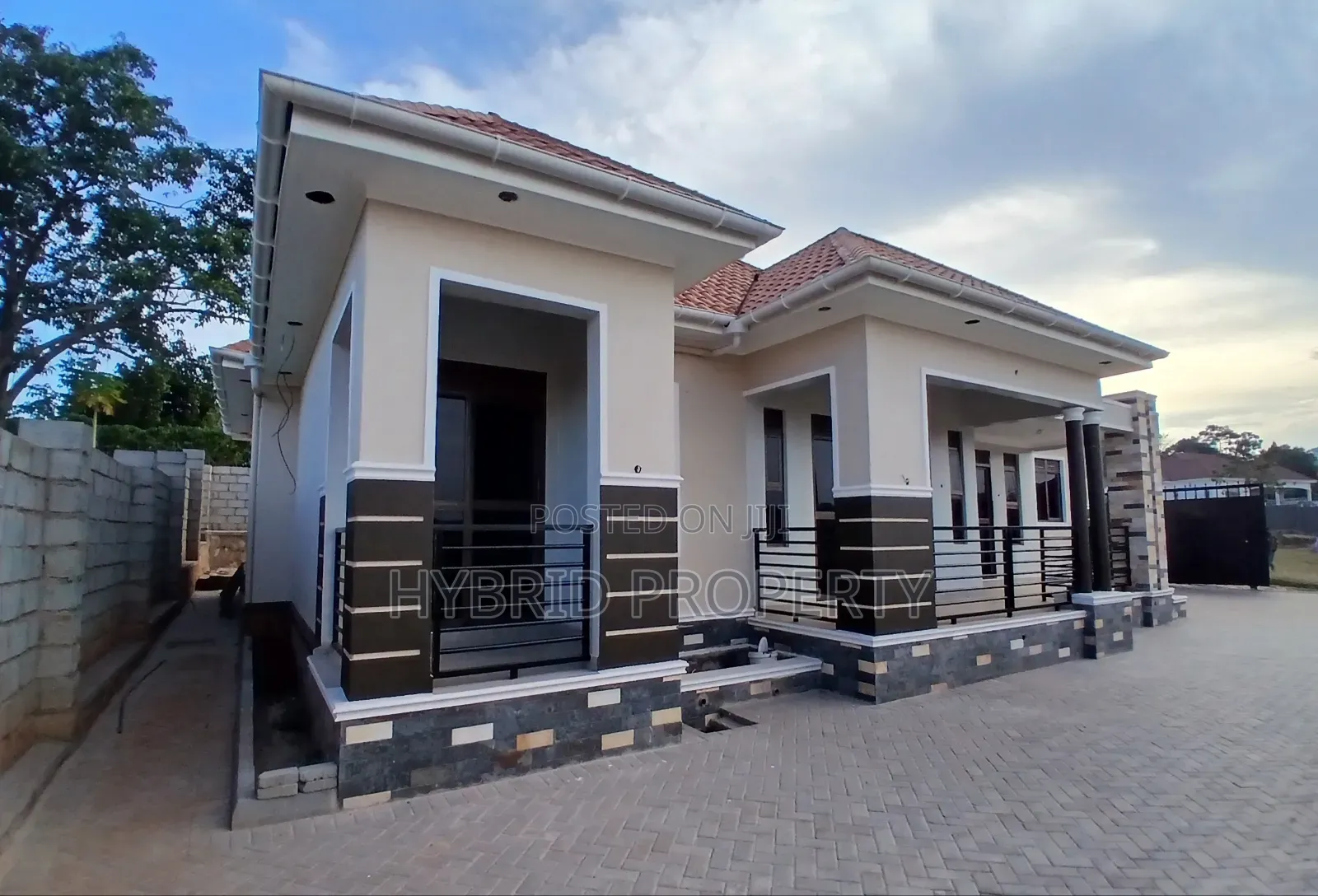 4bdrm Apartment in Wakiso Town Along for sale in Wakiso / Wakiso