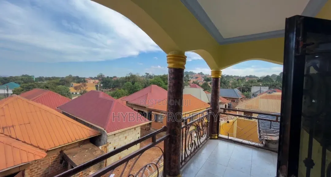 3bdrm Penthouse in Nansana Along Hoima for rent in Wakiso / Wakiso