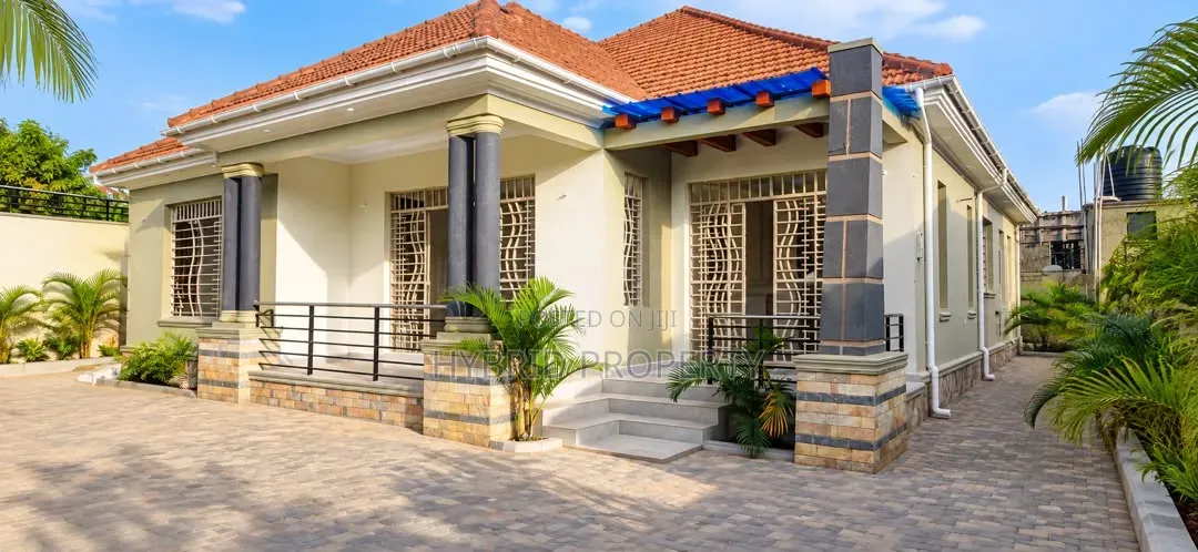 4bdrm House in Bwebajja Near Ham, Ssisa for sale in Ssisa