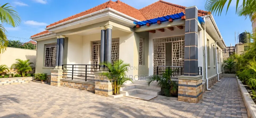 4bdrm House in Bwebajja Near Ham, Ssisa for sale in Ssisa
