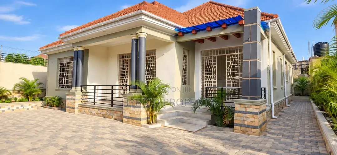4bdrm House in Bwebajja Near Ham, Ssisa for sale in Ssisa