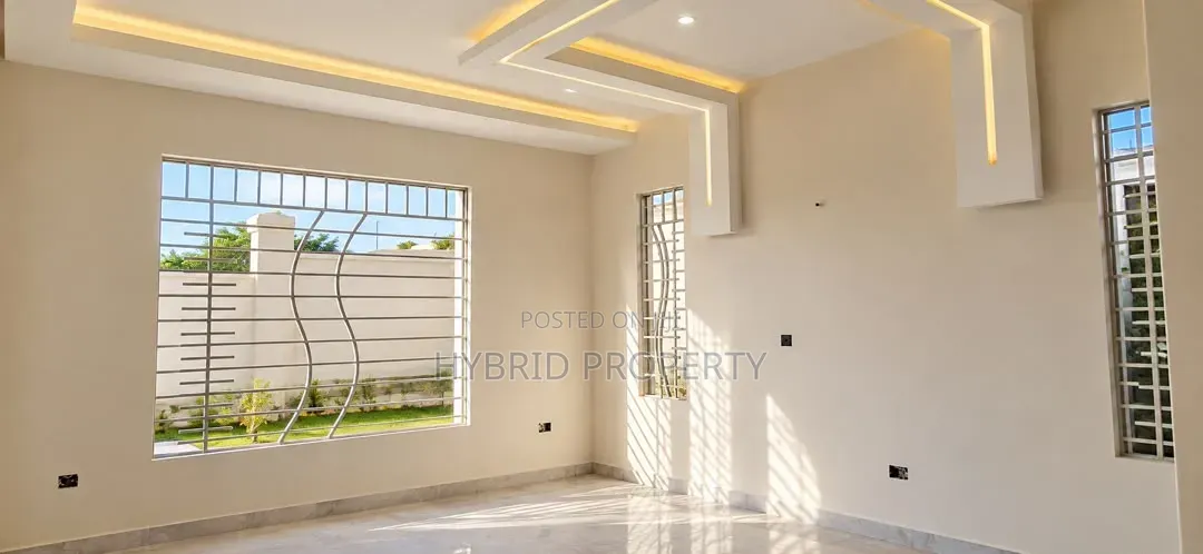 4bdrm House in Bwebajja Near Ham, Ssisa for sale in Ssisa