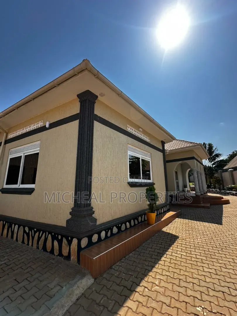 5bdrm House in Kasangati Kira Rd At, Kawempe for sale in Kawempe