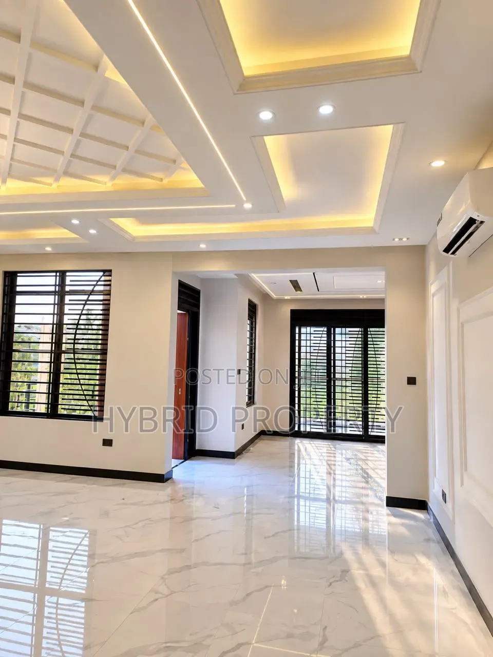 6bdrm Mansion in Bwebajja Akright, Ssisa for sale in Ssisa