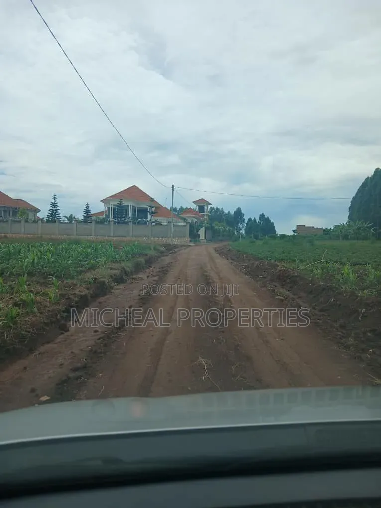 Plot for Sell Location Gayaza Dundu at 28m in Kawempe