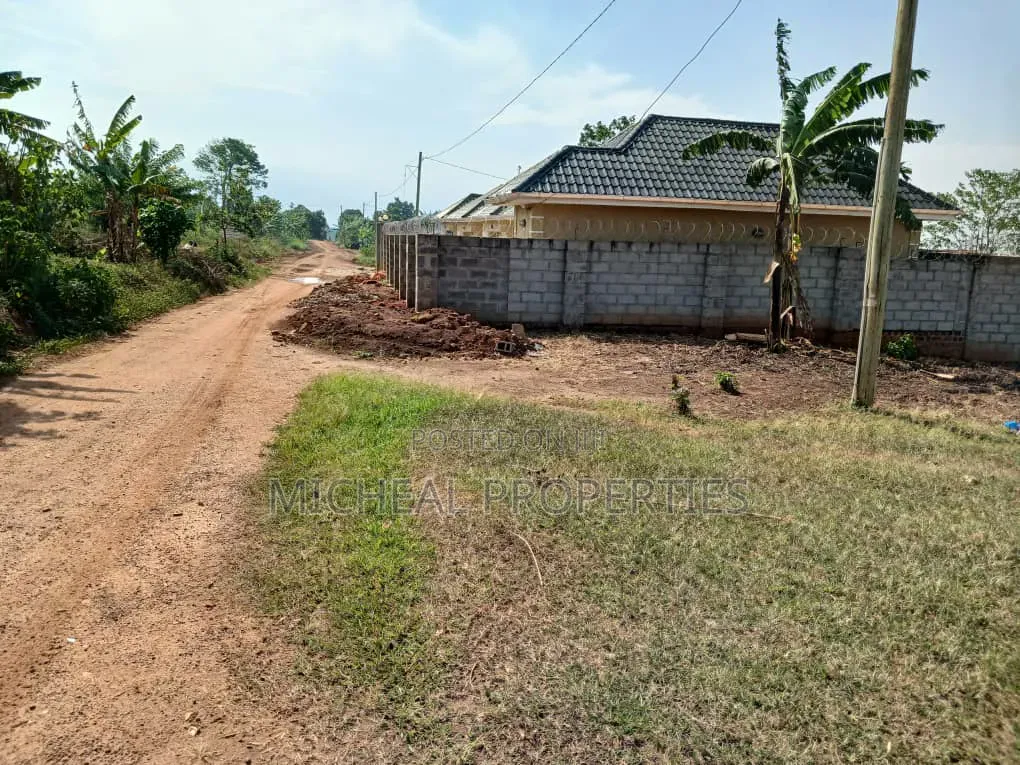 Plot for Sell Location Gayaza Dundu at 28m in Kawempe