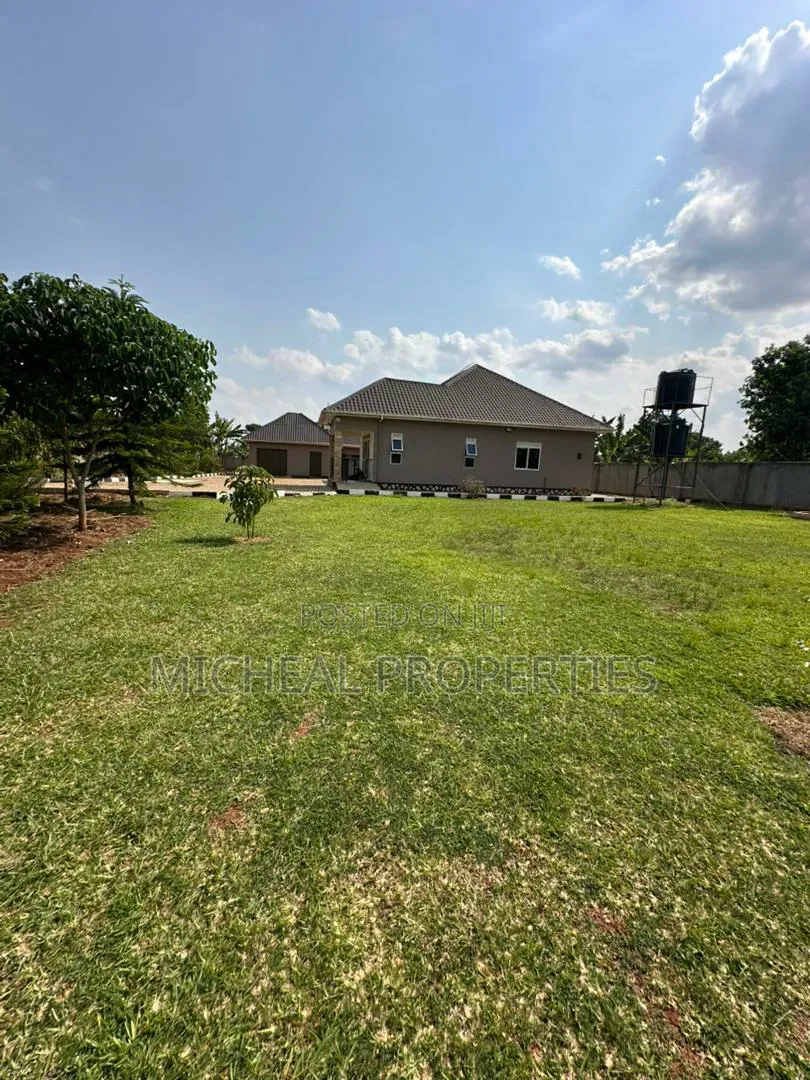 4bdrm House in Mukono Nakifuma At, Kawempe for sale in Kawempe
