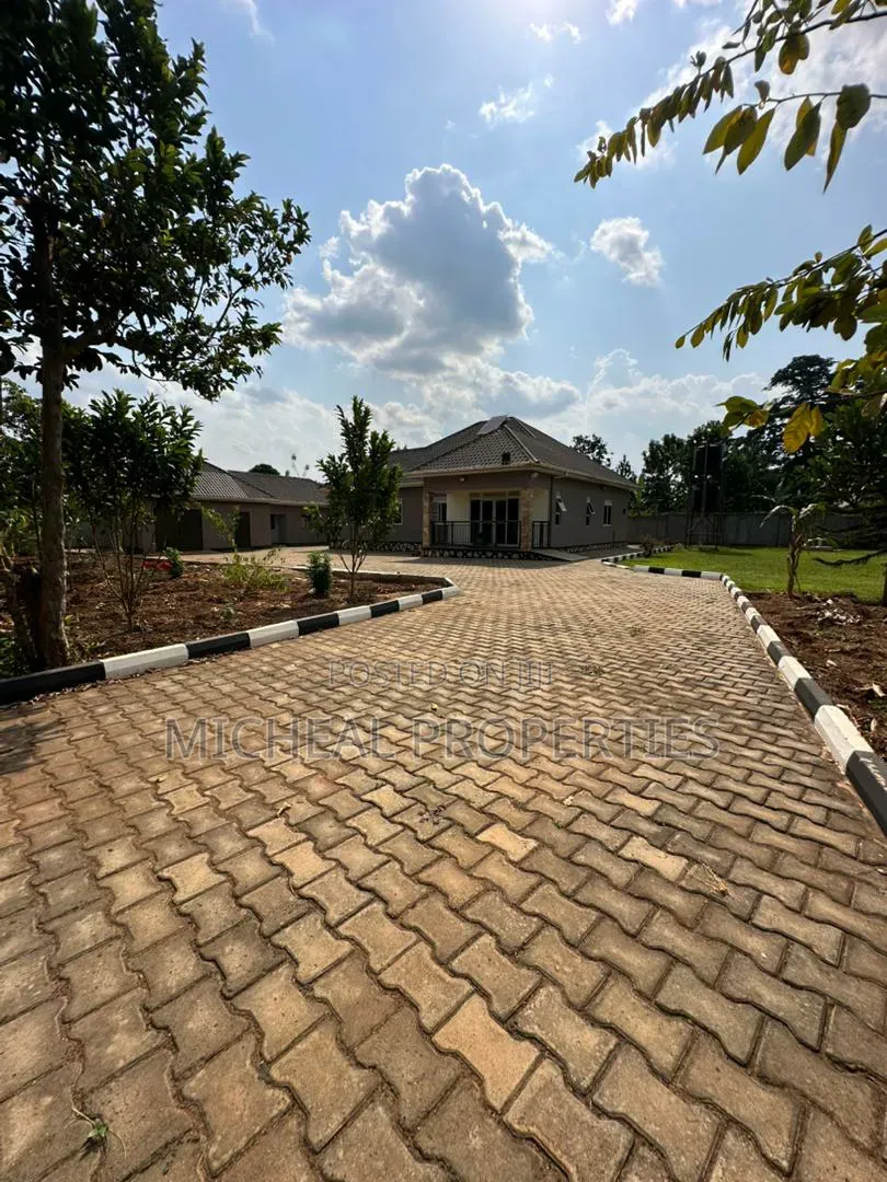 4bdrm House in Mukono Nakifuma At, Kawempe for sale in Kawempe