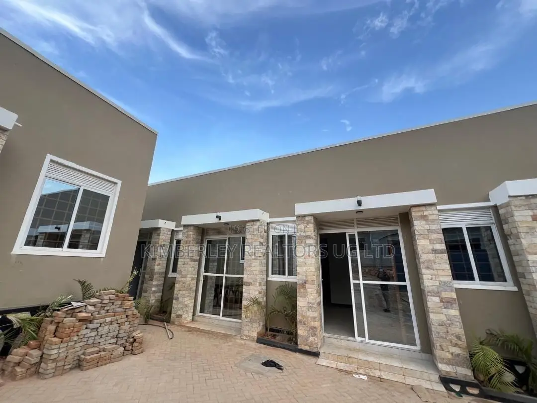 5bdrm Duplex in Division A for sale in Division A
