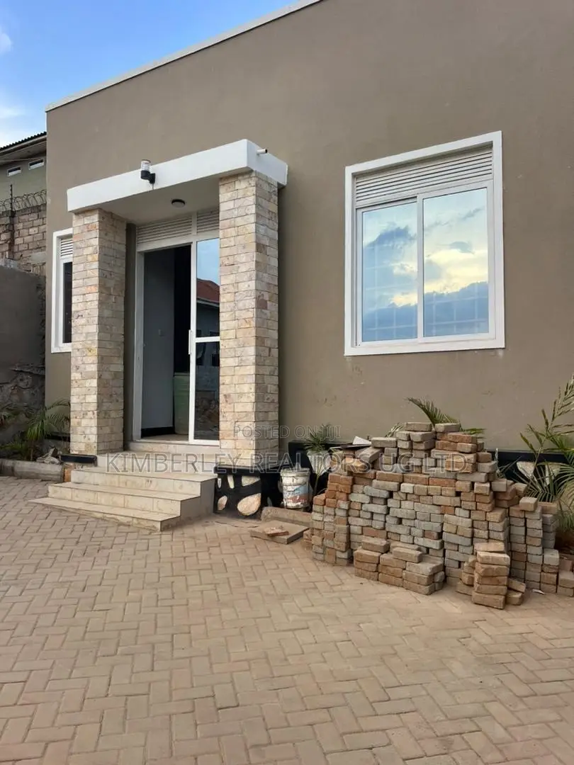 5bdrm Duplex in Division A for sale in Division A