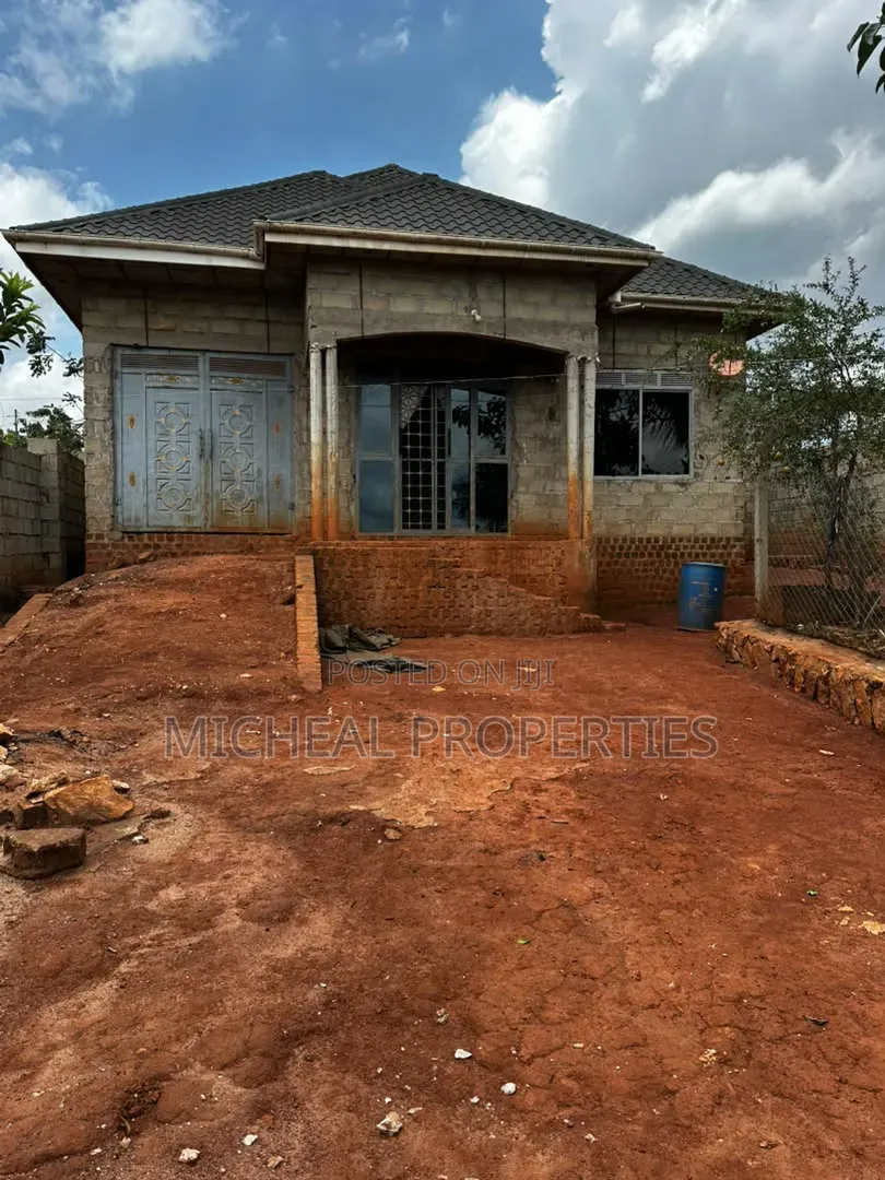 3bdrm House in Katende Masaka Rd, Wakiso / Wakiso for sale in Wakiso / Wakiso