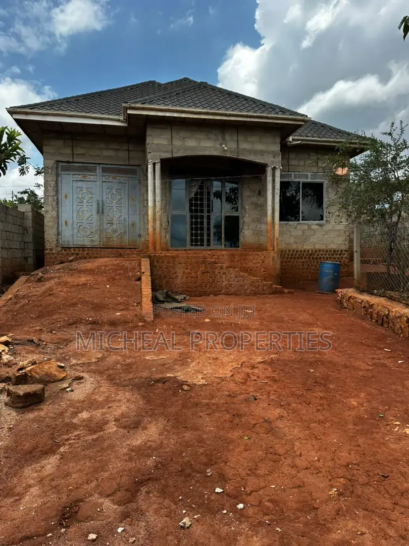 3bdrm House in Katende Masaka Rd, Wakiso / Wakiso for sale in Wakiso / Wakiso