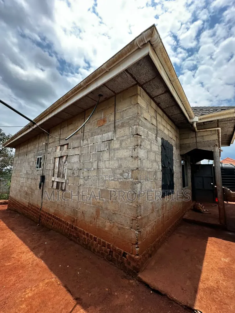 3bdrm House in Katende Masaka Rd, Wakiso / Wakiso for sale in Wakiso / Wakiso
