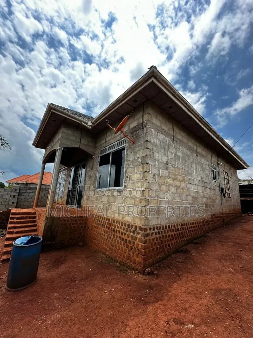 3bdrm House in Katende Masaka Rd, Wakiso / Wakiso for sale in Wakiso / Wakiso