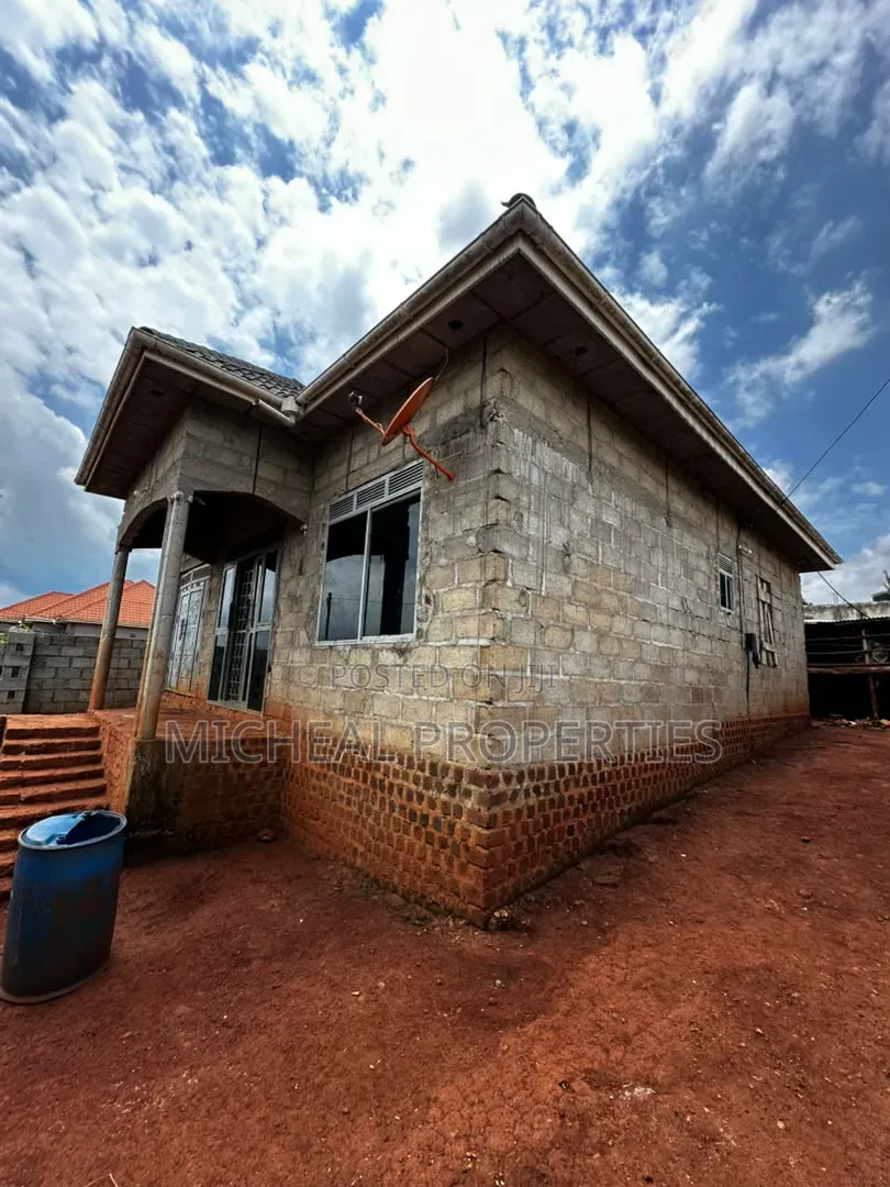 3bdrm House in Katende Masaka Rd, Wakiso / Wakiso for sale in Wakiso / Wakiso