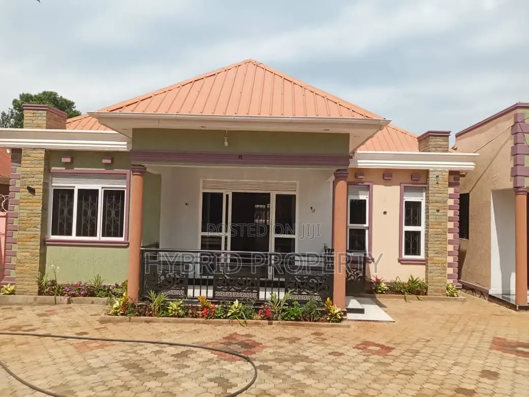 3bdrm House in Wakiso~Kayunga Along for sale in Wakiso / Wakiso