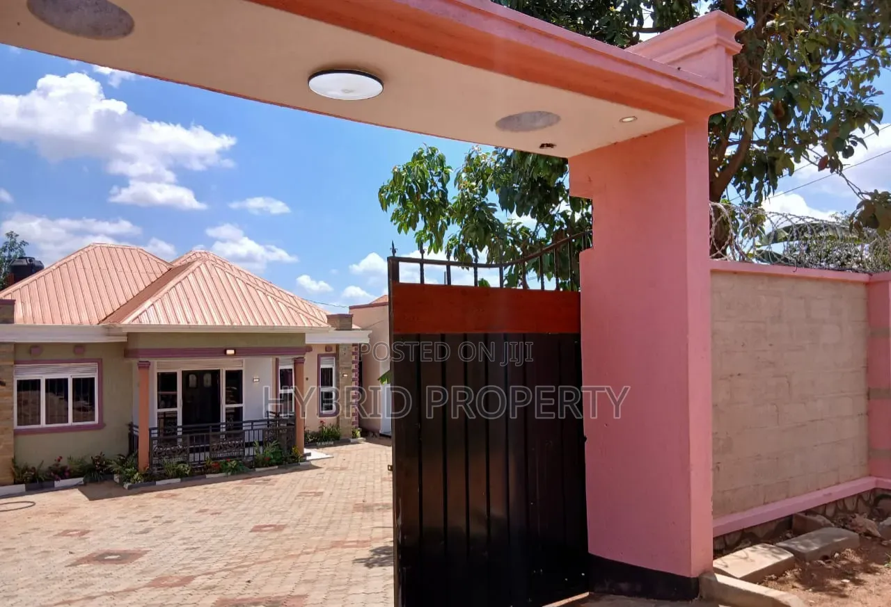 3bdrm House in Wakiso~Kayunga Along for sale in Wakiso / Wakiso