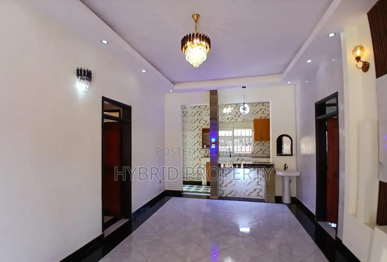 3bdrm House in Wakiso~Kayunga Along for sale in Wakiso / Wakiso