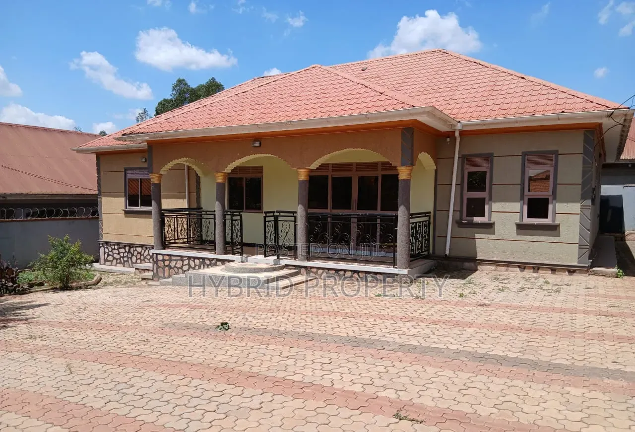 5bdrm House in Wakiso~Kayunga Town for sale in Wakiso / Wakiso