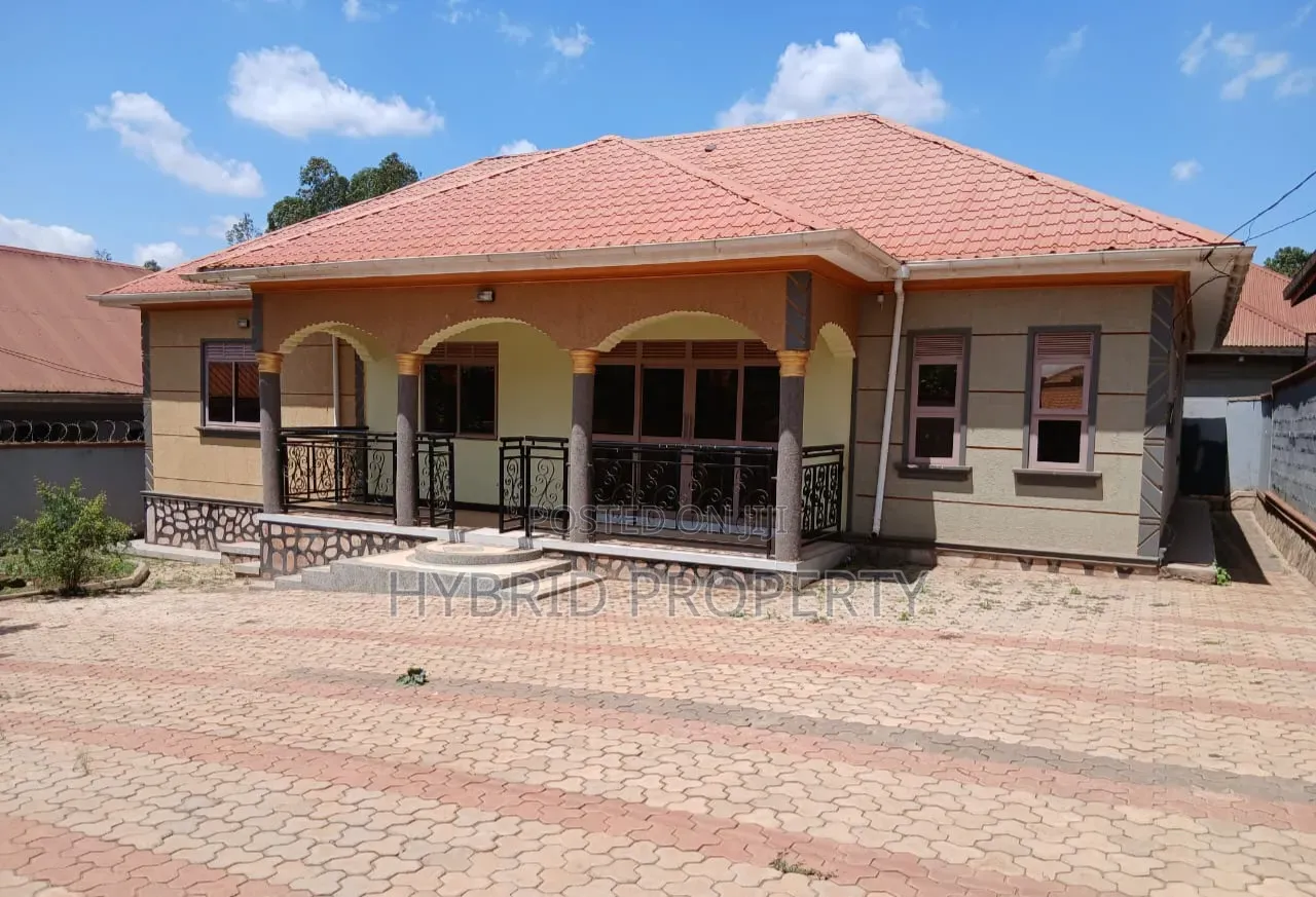 5bdrm House in Wakiso~Kayunga Town for sale in Wakiso / Wakiso