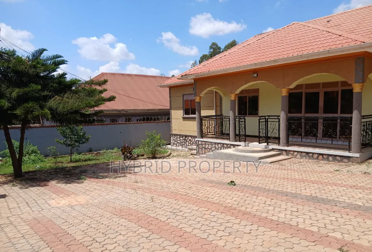 5bdrm House in Wakiso~Kayunga Town for sale in Wakiso / Wakiso